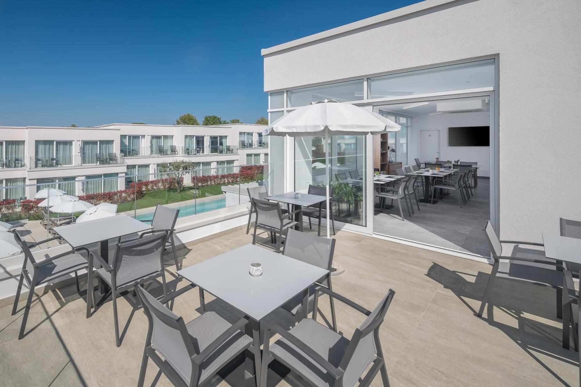 Maj Premium Residence โปเรช ภายนอก รูปภาพ